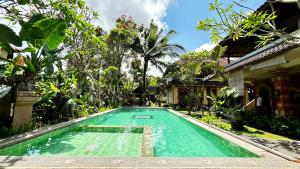 Bazén v ubytování Ubud Kerta City Hotel nebo v jeho okolí