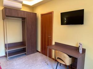 TV a/nebo společenská místnost v ubytování CconfortHotels Murat Garden