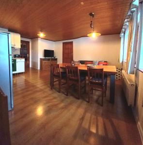 Kuchyň nebo kuchyňský kout v ubytování Rodinný apartmán Matěj v Krkonoších