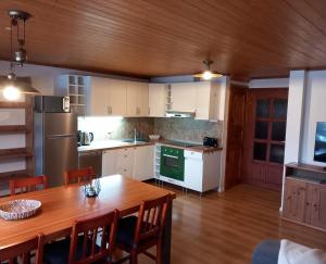 Kuchyň nebo kuchyňský kout v ubytování Rodinný apartmán Matěj v Krkonoších