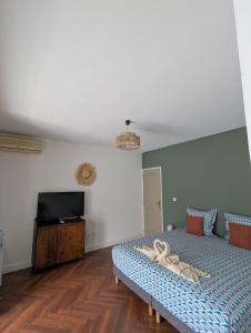 TV/trung tâm giải trí tại Gite Urbain Mafate Café +19 ảnh