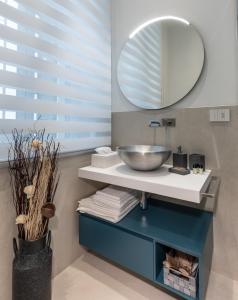 a bathroom with a bowl sink and a mirror at Palazzo Cavour, 34 - Luxury Suite Decumano in Pavia +9 photos