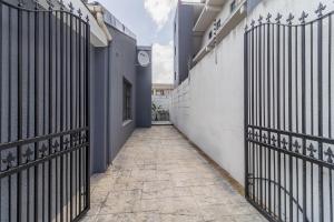 Φωτογραφία από το άλμπουμ του En-suite Room, Walking distance to Kite Beach στο Κέιπ Τάουν