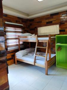 Postel nebo postele na pokoji v ubytování Woodland Inn