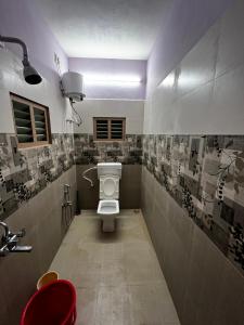 Koupelna v ubytování Annai - Home stay 3BHK