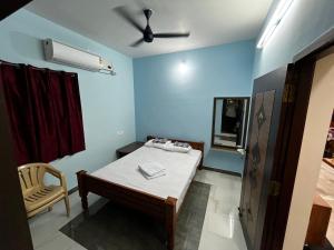 Postel nebo postele na pokoji v ubytování Annai - Home stay 3BHK