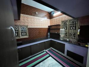 Kuchyň nebo kuchyňský kout v ubytování Annai - Home stay 3BHK