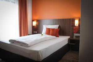 Postel nebo postele na pokoji v ubytování Hotel Rosenhof Garni