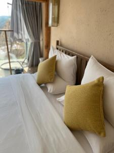 Postel nebo postele na pokoji v ubytování Kunming Mountain Wowo Hefeng Dieyuan B&B