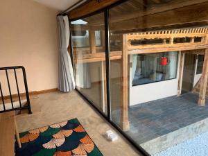 Postel nebo postele na pokoji v ubytování Kunming Mountain Wowo Hefeng Dieyuan B&B