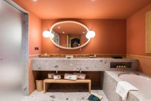 Ванная комната в Hotel Le Coucou Méribel