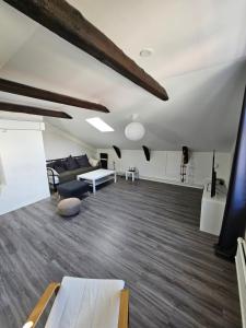 Posezení v ubytování Toppmodern lägenhet i Västerås City