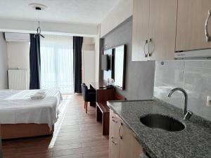 Kuchyň nebo kuchyňský kout v ubytování Figen Suite Hotel 2