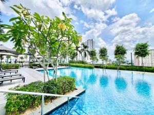 a large swimming pool with a tree in the middle at Plaza Kelana Jaya Suites by Sleepy Bear in Petaling Jaya