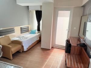 Postel nebo postele na pokoji v ubytování Figen Suite Hotel 2