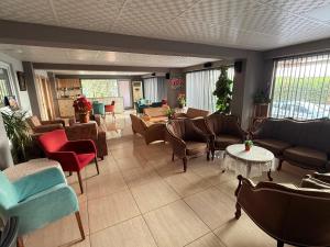 Posezení v ubytování Figen Suite Hotel 2