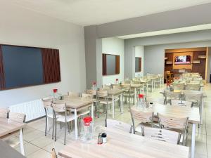 Restaurace v ubytování Figen Suite Hotel 2 + 30 fotografií