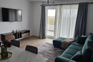 Μια τηλεόραση ή/και κέντρο ψυχαγωγίας στο Spacious Riverside View, Class Park