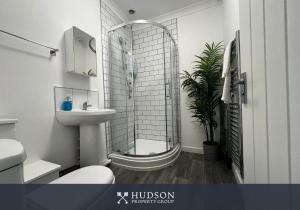 a bathroom with a shower and a toilet and a sink at Modern 1 Bedroom Apartment in Telford in Wellington