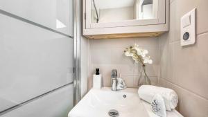 Kúpeľňa v ubytovaní HOMEY GOLD - Hyper centre/Proche Tram/Wifi gratuit