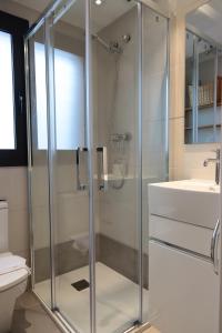 a bathroom with a glass shower and a sink at Winahost La Terraza de Sant Cugat in Sant Cugat del Vallès