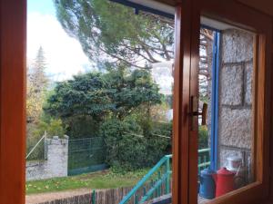 an open door with a view of a yard at La Campanera in Las Navas del Marqués