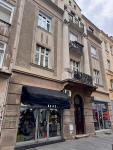 Το κτήριο όπου στεγάζεται  το διαμέρισμα