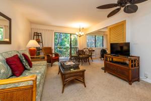 Televiisor ja/või meelelahutuskeskus majutusasutuses Hono Kai Resort B16