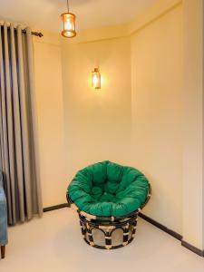 Area soggiorno di Solace Inn RESIDENCE - 5 Min Walk to Beach