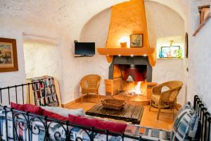 Posezení v ubytování Casas Cueva y Cortijo La Tala en Guadix