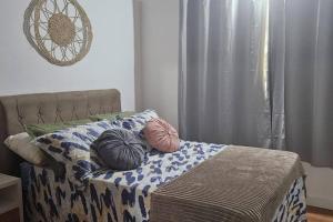 JandaíraにあるParaíso dos Coqueiros - Casa Bem-te-viのベッドルーム1室(枕付) +19枚の写真