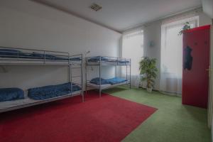 Rúm í herbergi á IN hostel Prague