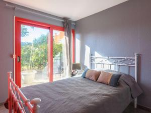 Posteľ alebo postele v izbe v ubytovaní Marina lumineuse avec terrasses, clim, parking & accès plage privée - FR-1-387-181
