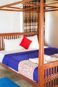 Postel nebo postele na pokoji v ubytování Harmony Beach Resort