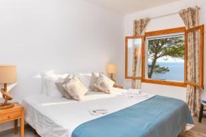 Postel nebo postele na pokoji v ubytování Marivent Villa con vistas panorámicas al mar
