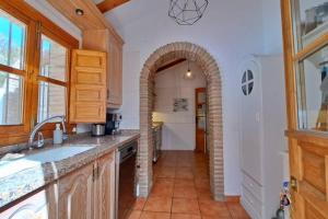Una cocina o zona de cocina en La Perla Andaluza
