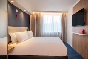 Postel nebo postele na pokoji v ubytování Holiday Inn Express & Suites Ghent by IHG