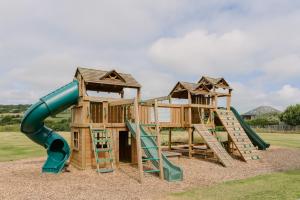 Ο χώρος παιχνιδιού για παιδιά στο Wheal Amelia - Free WiFi - Parking - Pet Friendly - On-site Activities