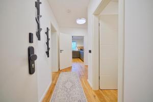 Galeriebild der Unterkunft EDLER WOHNRAUM Luxuriöses Apartment mit Balkon, Boxspringbett, Kaffeevollautomat, Lift & Parkplatz in Chemnitz