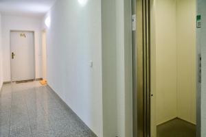 Galeriebild der Unterkunft EDLER WOHNRAUM Luxuriöses Apartment mit Balkon, Boxspringbett, Kaffeevollautomat, Lift & Parkplatz in Chemnitz