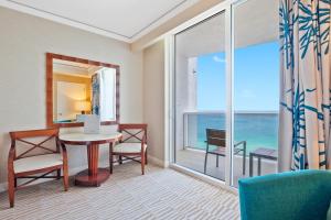 Gallery image of International Deluxe 2 Queen Bed Ocean Front in Sunny Isles Beach +18 photos