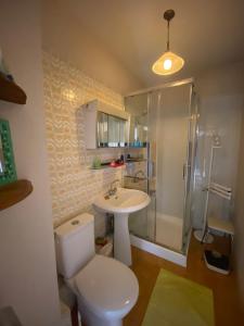 Phòng tắm tại French Riviera Saint Raphaël Retreat