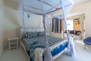 Letto o letti in una camera di The Afters Boutique Hotel Diani