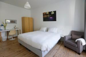 Katil atau katil-katil dalam bilik di B&B Home & the City