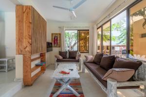 Area soggiorno di The Afters Boutique Hotel Diani