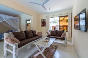 Area soggiorno di The Afters Boutique Hotel Diani
