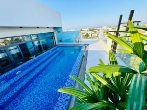 a large swimming pool on top of a building at SandA Villa in Phú Hiệp