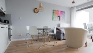 Kuhinja ili čajna kuhinja u objektu ApartView Premium by Rent like home