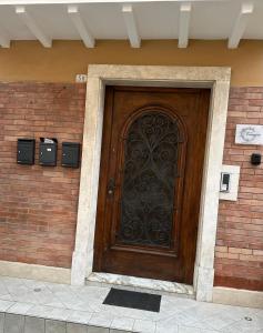 a wooden door on a brick building with a brick wall at Il terrazzino in Ceprano