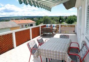 Ein Balkon oder eine Terrasse in der Unterkunft Apartment Ljerka